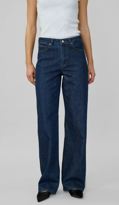 My Essential Wardrobe 05 the louis 139 high wide